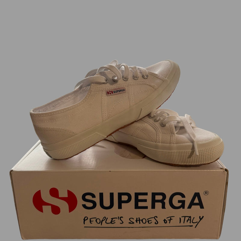 🌟 Superga White Sneakers – Size 7.5 🌟